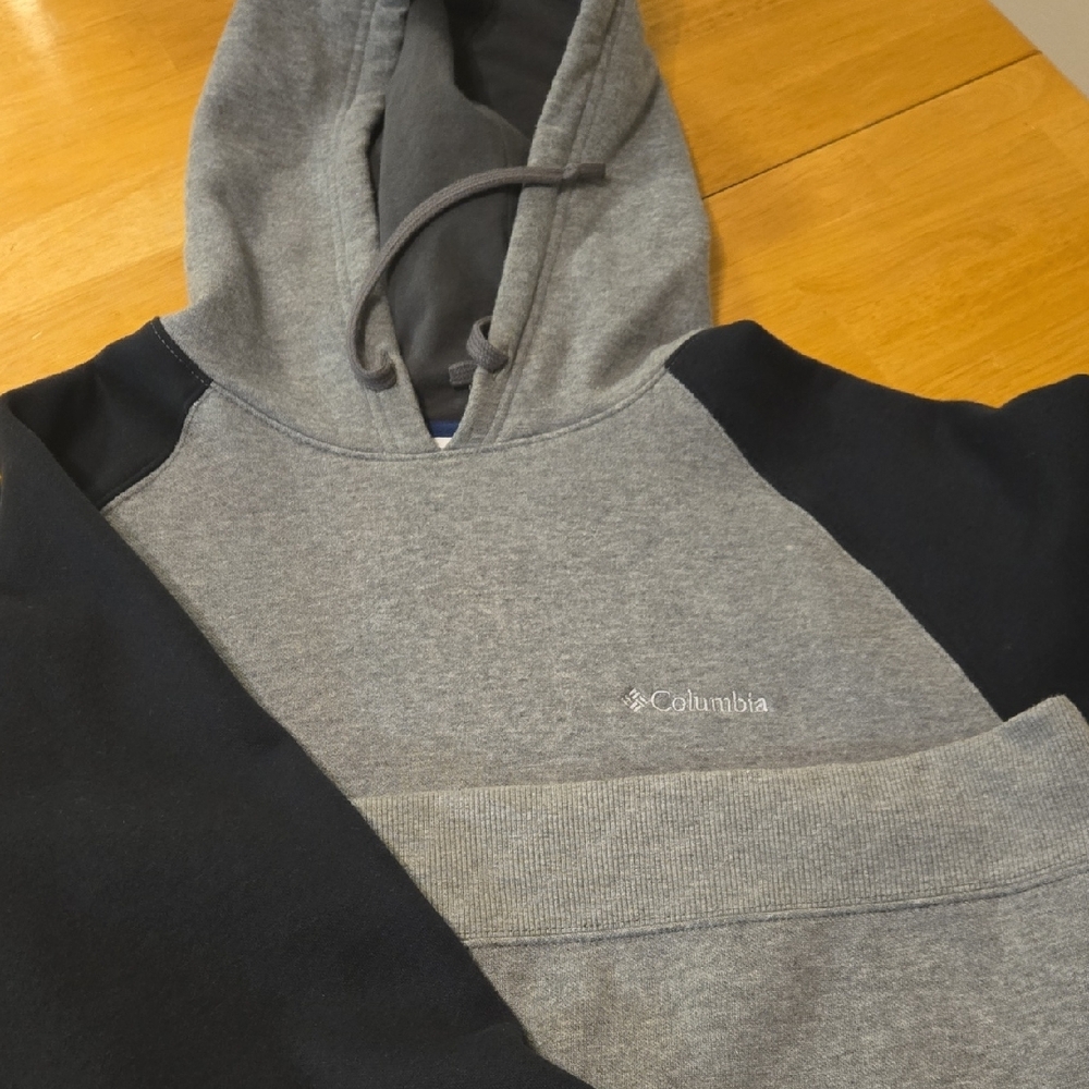Columbia Men's Two-Tone Hoodie in Gray and Black - Picture 3 of 4